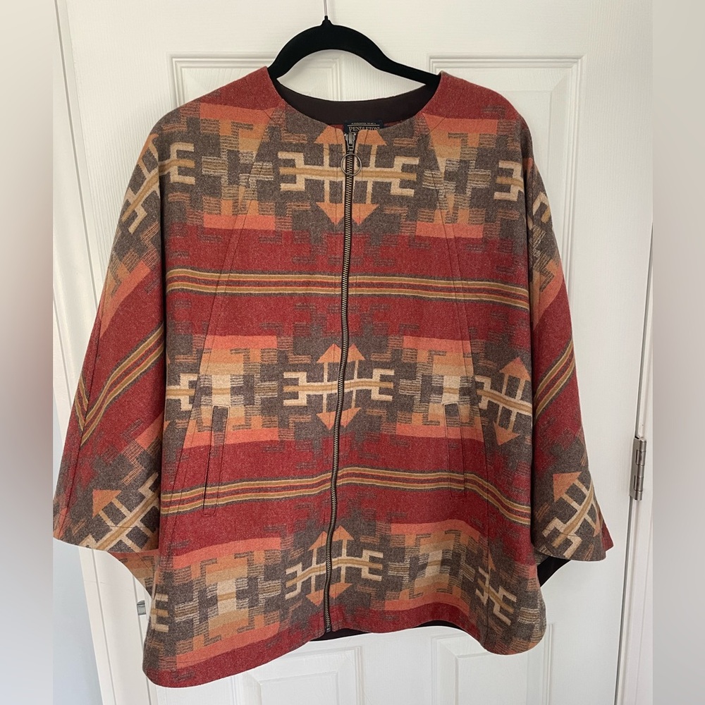 Vintage Pendleton wool cape poncho M perfect southwestern Pockets D Aztec